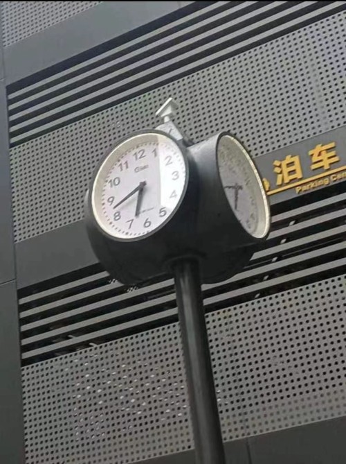 Solar Satellite Clock – Smart & Sustainable Timekeeping Solutio